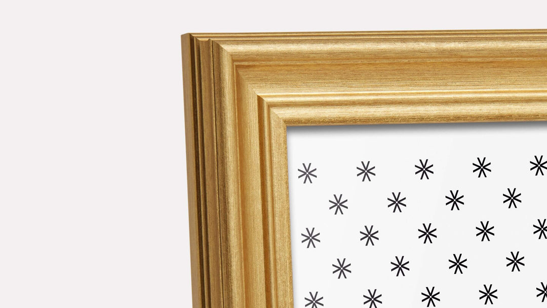 Decorative, traditional picture frame